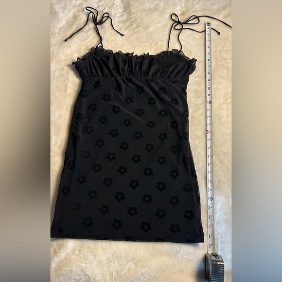 Motel Rocks Black Daisy Mini Dress Size Medium. Ties at shoulders. - Picture 5 of 8